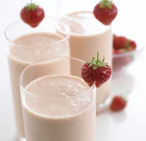Strawberry & Banana Milkshake recipe using a hand blender