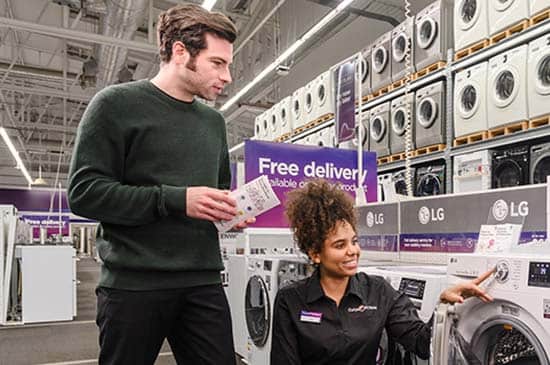 Customer getting advice on a washing machine from a Currys expert.