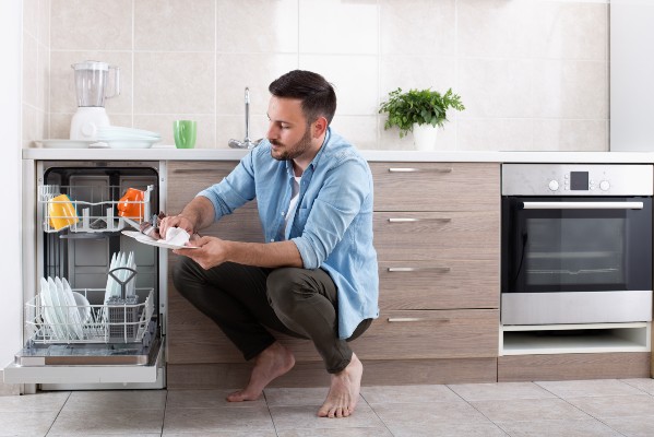 4 signs it’s time to replace your dishwasher | Currys TechTalk